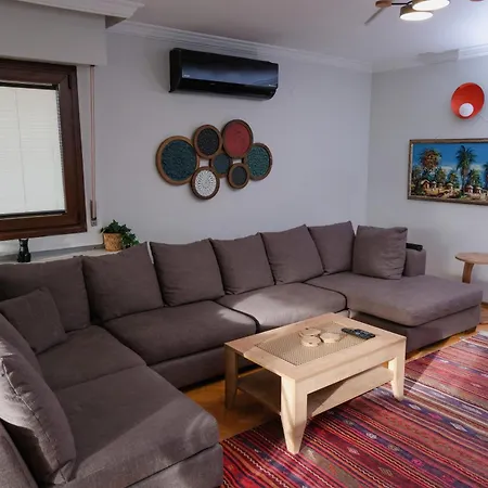 & Cosy Flat Near Aegean Sea Bostanli Cemal Guersel Apartamento